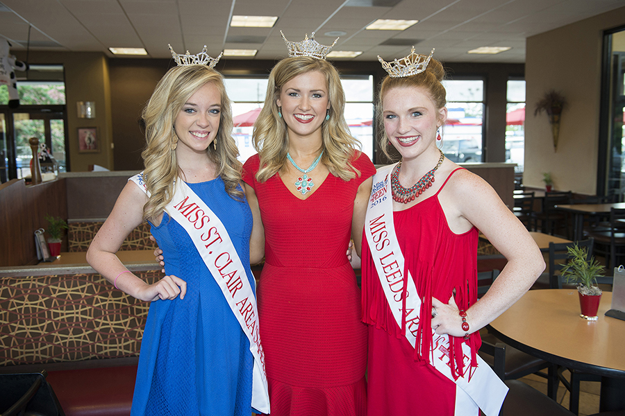 We had an awesome time at Chick-fil-A Leeds this past Tuesday night and wanted to share some Miss Leeds Area Spirit Night at Chick-fil-A photos! The newly crowned Miss Alabama, Hayley Barber, along with our very own Miss Leeds Area, Briana Kinsey 